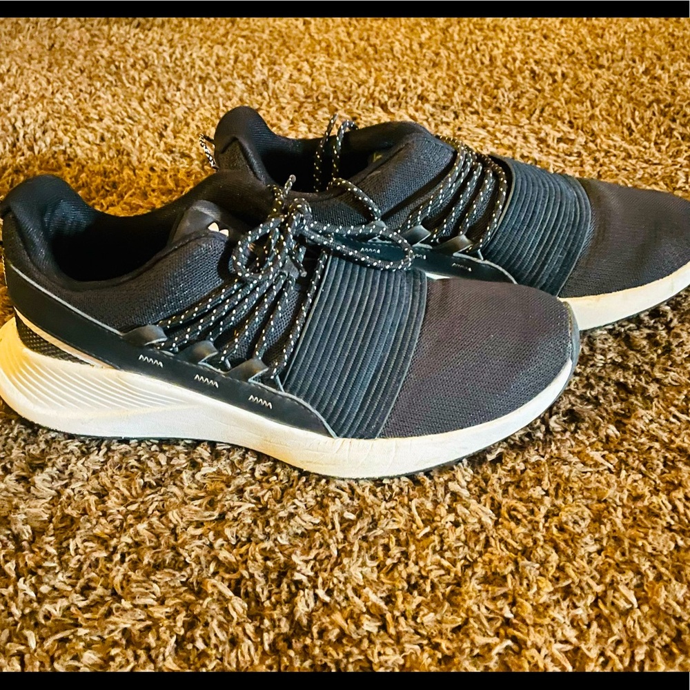 Under Armour charged breath laces Womens size 8 Mens size 6